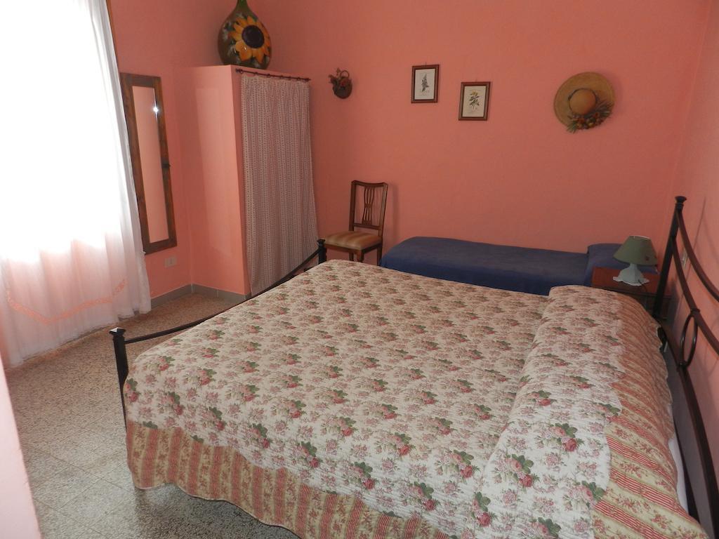 Bed and Breakfast Il Casale Poggibonsi Zimmer foto